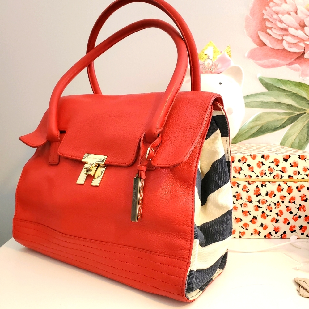 Leather shoulder bag